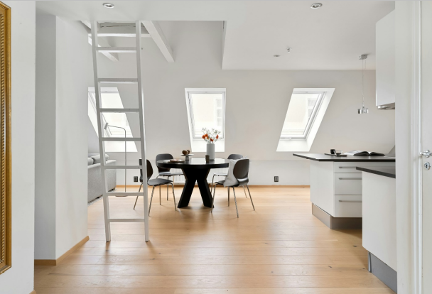 A large open and modern day kitchen.